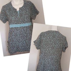 Woman's medium White Swan scrub top